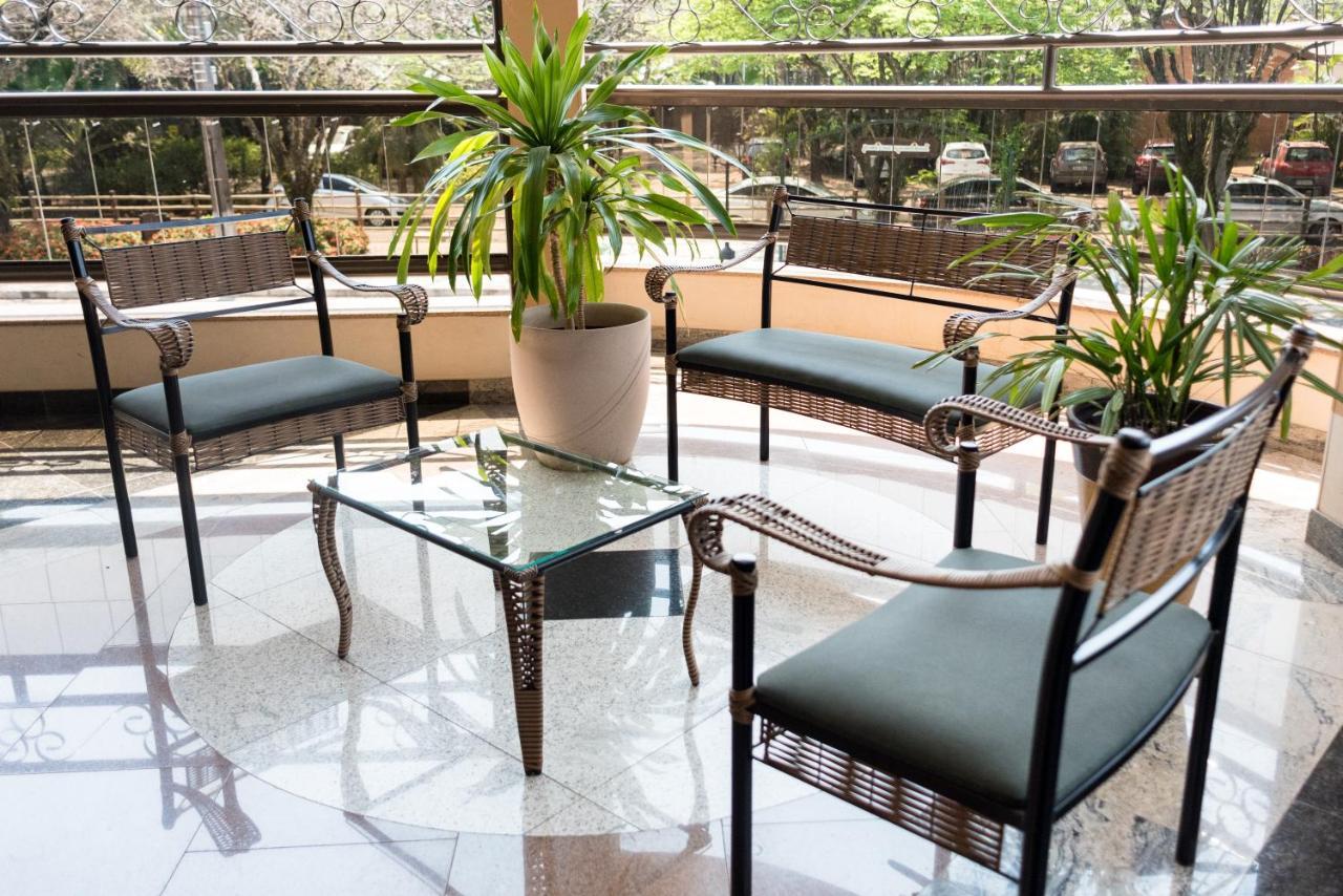 Holambra Garden Hotel Exterior foto Wrought iron furniture