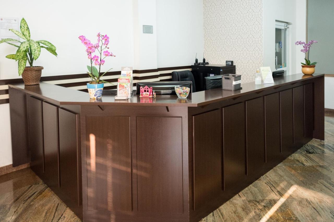 Holambra Garden Hotel Exterior foto A reception desk