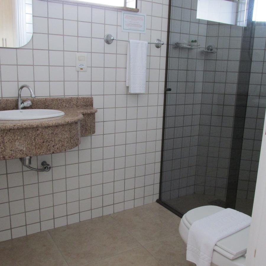 Holambra Garden Hotel Exterior foto Bathroom with shower cubicle